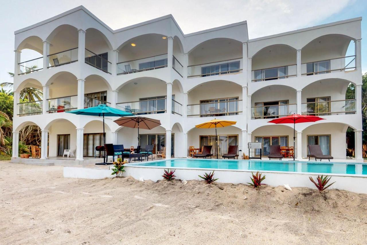 Blue Water Beach Villas Сан-Педро Экстерьер фото