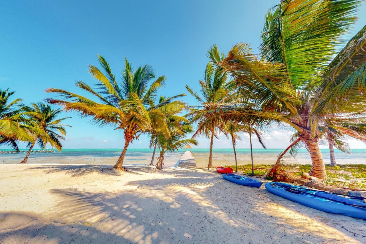 Blue Water Beach Villas Сан-Педро Экстерьер фото